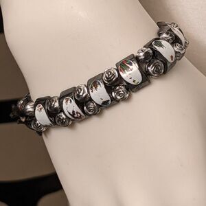 Stretch bracelet w/colors & design